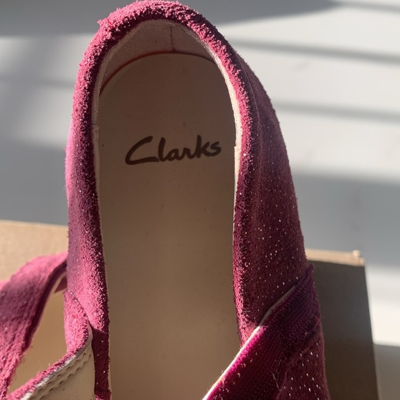 Girls Clark’s Plum Suede shoes. - Picture 2 of 4